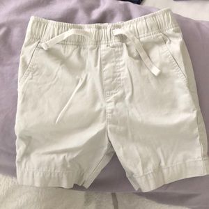 Never worn vineyard vines light khaki shorts